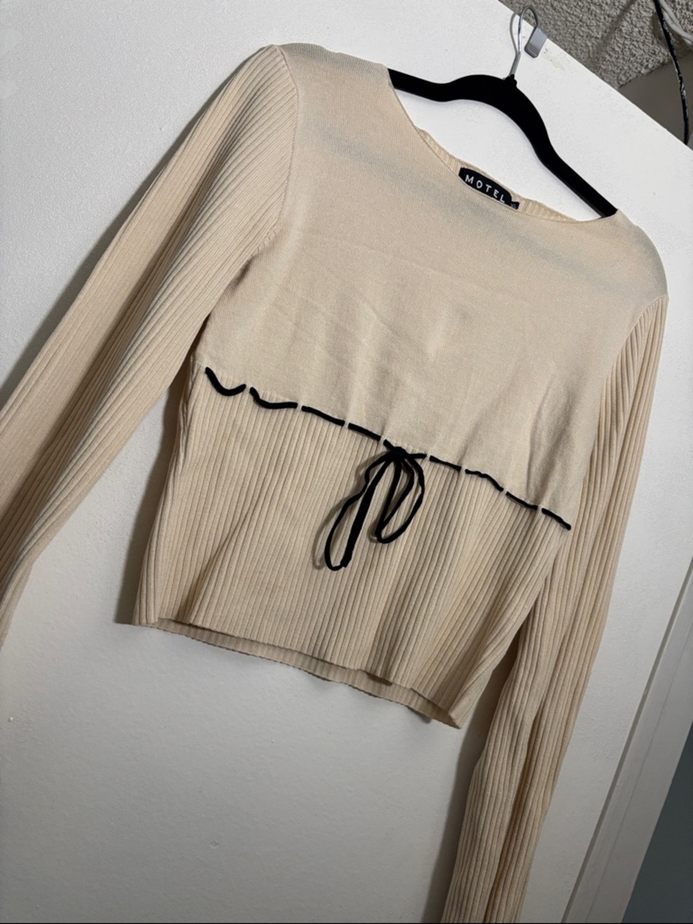 MOTEL Ribbed Drawstring Long-Sleeve Top - Picture 3 of 4